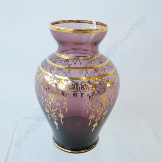 Vecchio Murano small amethyst glass vase with gold applique