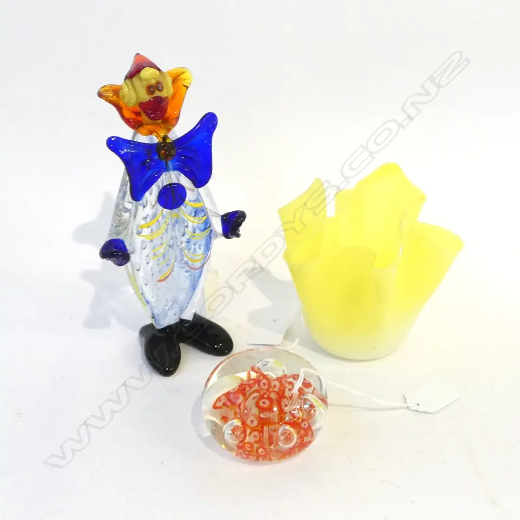 GLASS CLOWN HANKY VASE & PAPERWIEGHT Image 1++