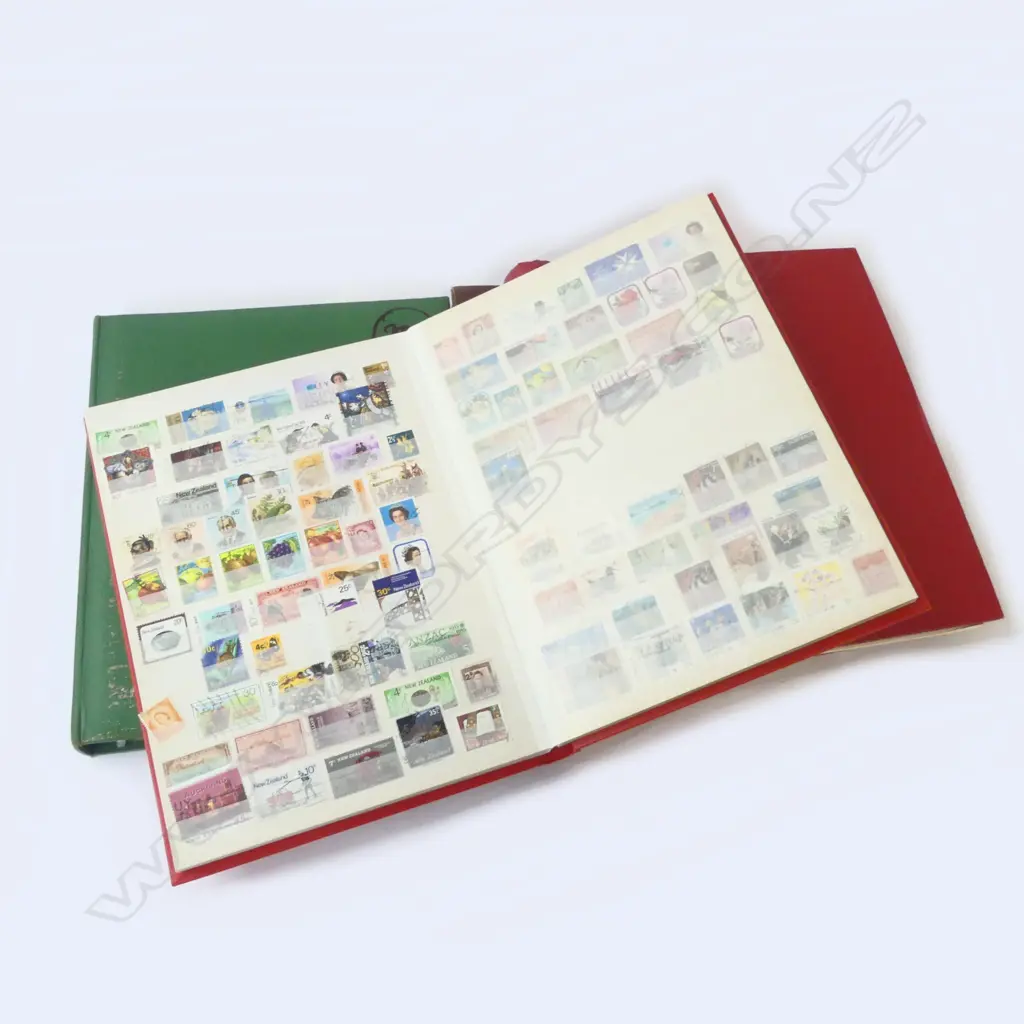 *RTV* - 4 NZ/WORLD STAMP ALBUMS; 2 WORLD, UK/EUROPE/NZ + BIRDS/INSECT/SPACE Image 1++