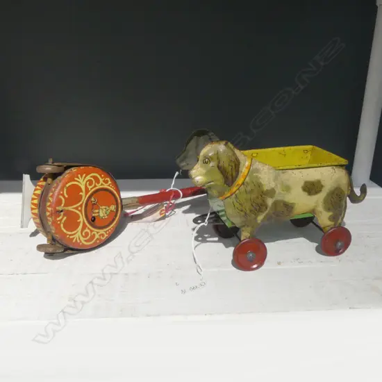 OLD TIN PULL ALONG DOG TOY L.220mm & OLD CLOCKWORK CHILDS VACUUM CLEANER TOY, L. 480mm