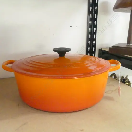 LE CREUSET CAST IRON AND ENAMEL DUTCH OVEN No.29