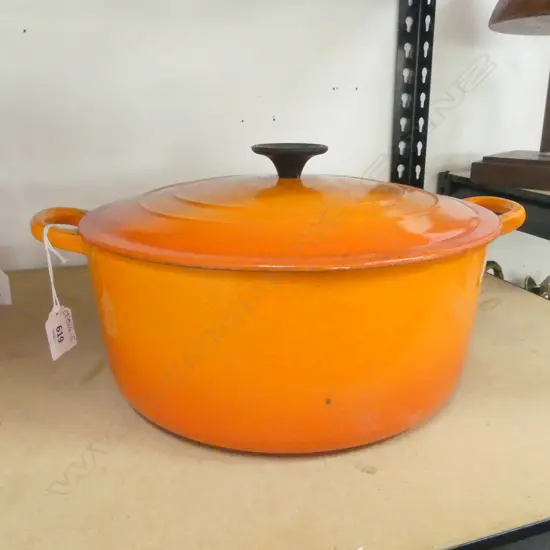 LE CREUSET CAST IORN AND ENAMEL DUTCH OVEN 'G'