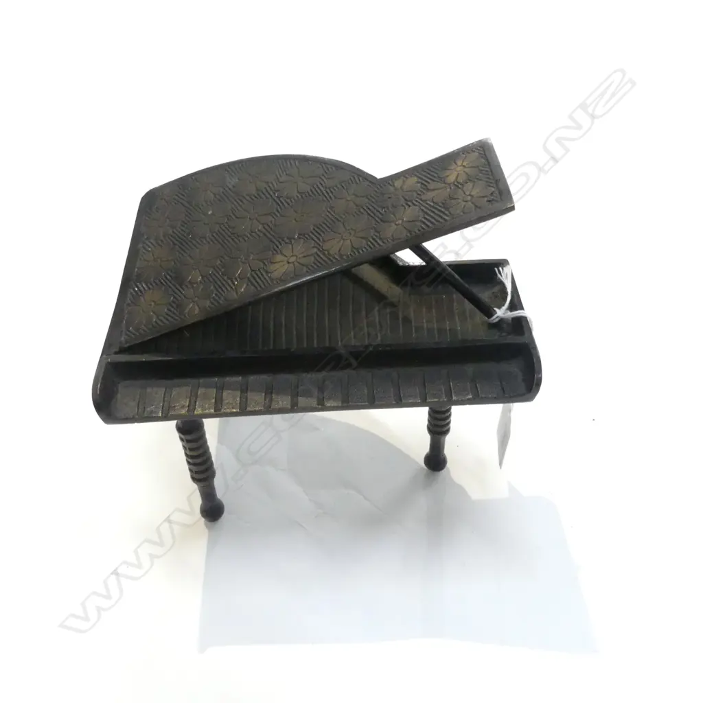 BRONZE GRAND PIANO SCULPTURE lid up. On 3 legs. H.185mm. W.175mm Image 1++