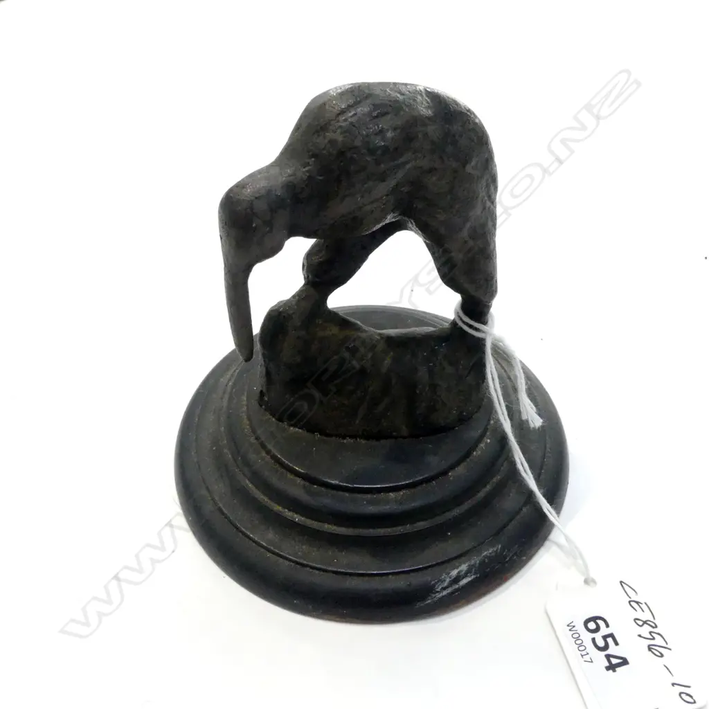 VINTAGE BRONZE KIWI ORNAMENT on WOODEN BASE, H.90mm Image 1++