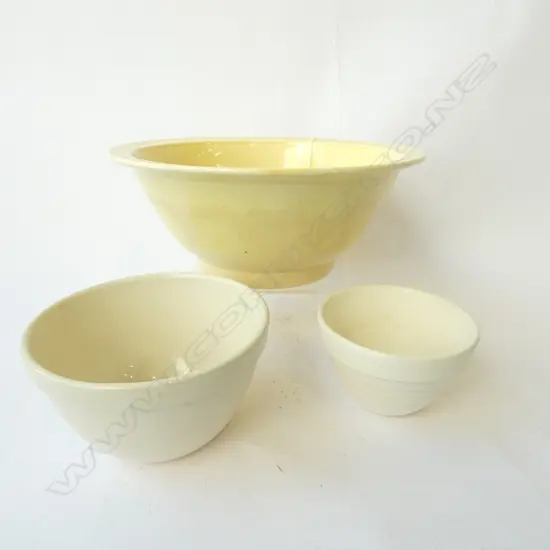 2 CROWN LYNN BEEHIVE MIXING BOWLS + YELLOW GLAZE MIXING BOWL Dia.310mm