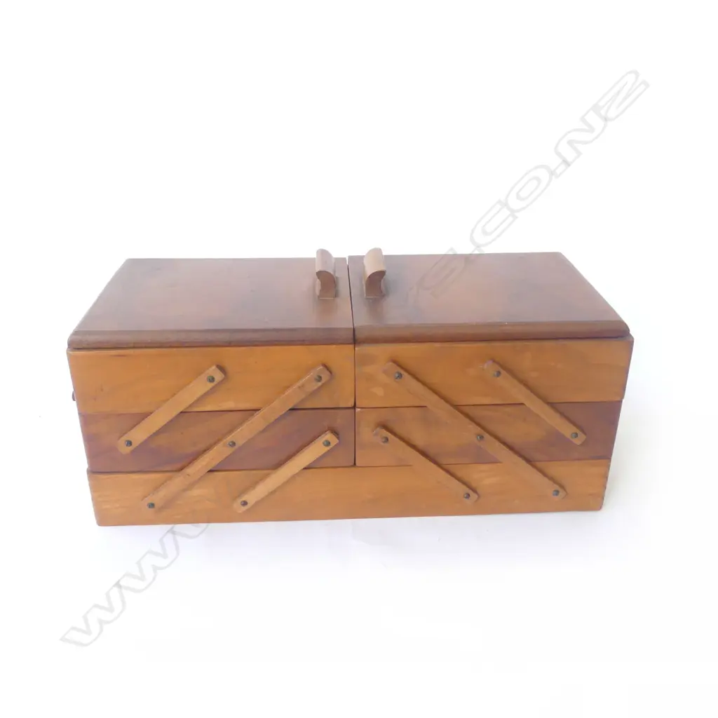 WOOD SEWING BOX Image 1++