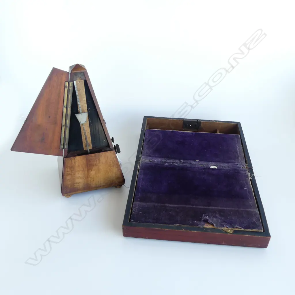 FRENCH METRONOME H.220mm, WRITING SLOPE W.215mm Image 1++