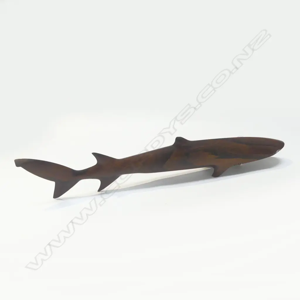SOLOMON ISLANDS CARVED ROSEWOOD SHARK with MOP inlay L. Image 1++
