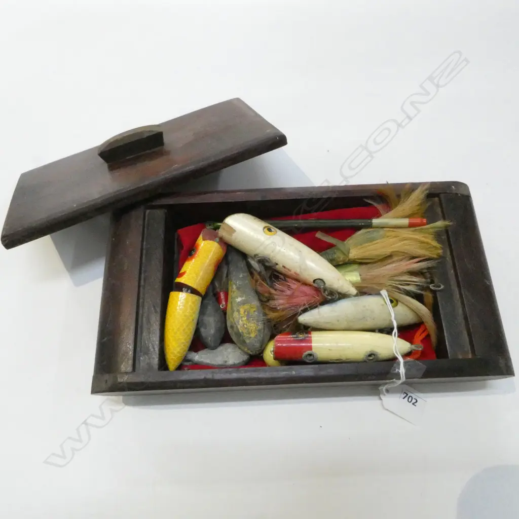 WOODEN BOX OF OLD PAINTED WOODEN FISHING LURES with feathers & lead sinkers etc Image 1++