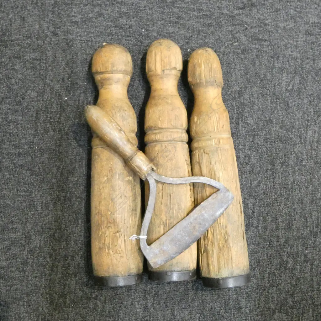 3 VINTAGE FRENCH BOWLING PINS H.375mm + CHEESE CUTTER Image 1++