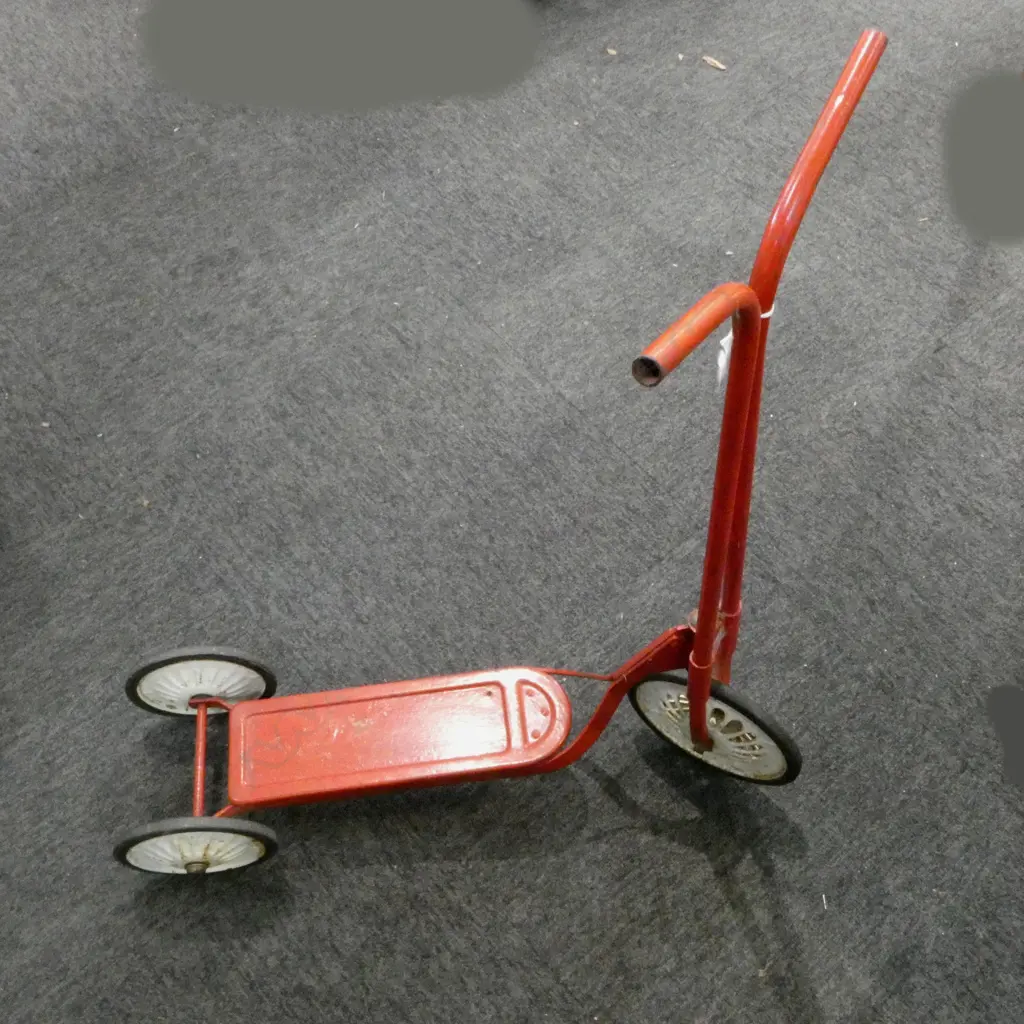 VINTAGE RED SCOOTER H.765mm Image 1++