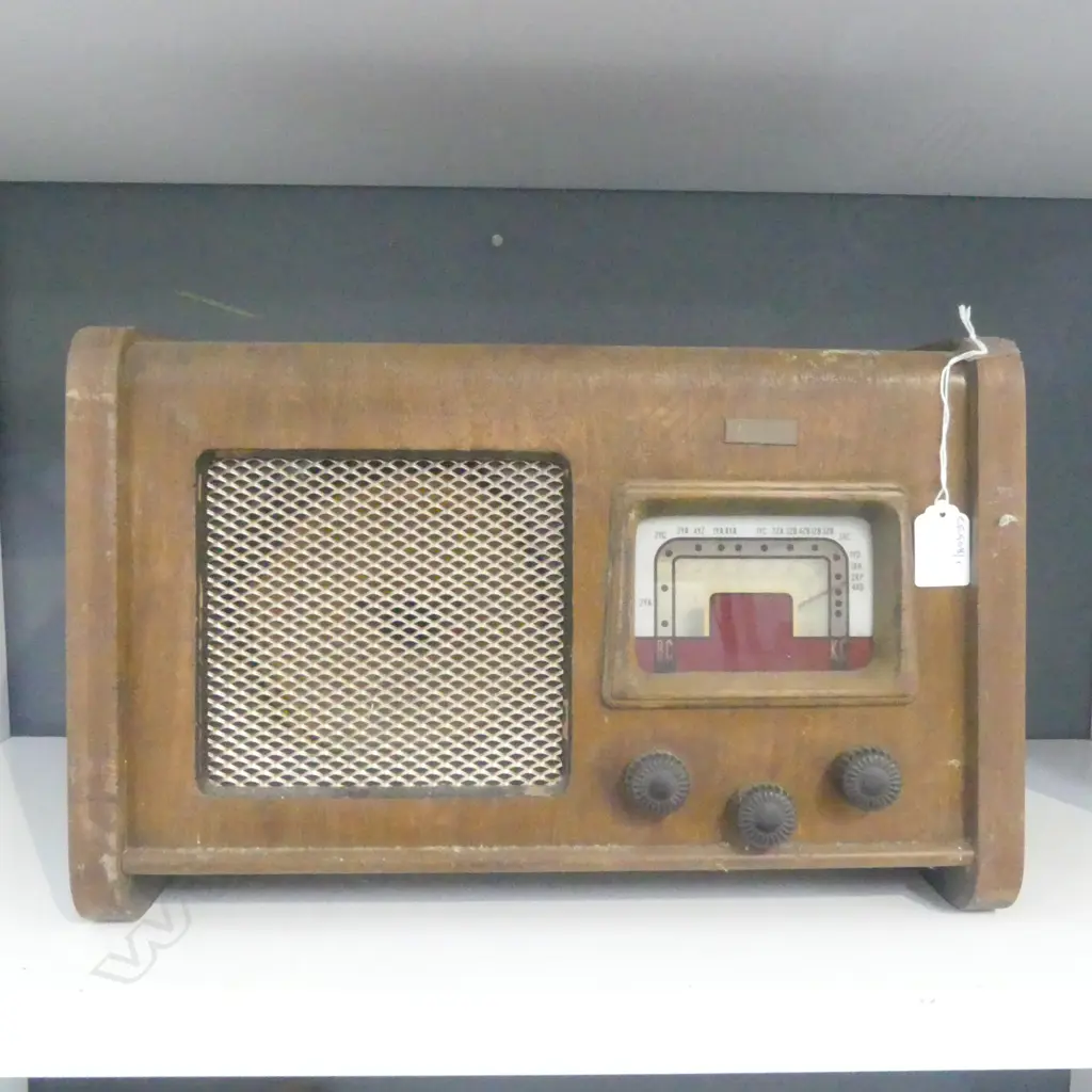 VINTAGE COURTELLA RADIO Image 1++