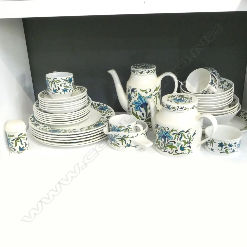 STAFFORDSHIRE 'MIDWINTER' PART DINNER SERVICE  Image 1++