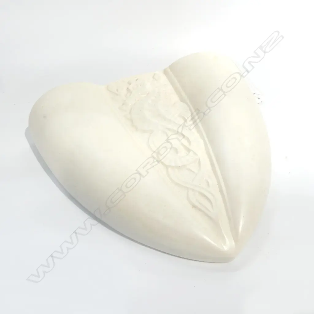 CROWN LYNN CREAM WALL HANGING SEAHORSE VASE, stamped Crown Lynn New Zealand & #.110. to base, H.220mm Image 1++