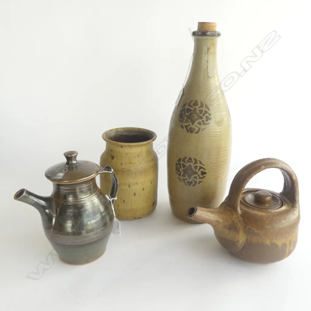 4 PCES. N.Z STUDIO POTTERY; PETER STITCHBURY, 2 DON THORNLEY & RICHARD CADNESS H.400mm Image 1++