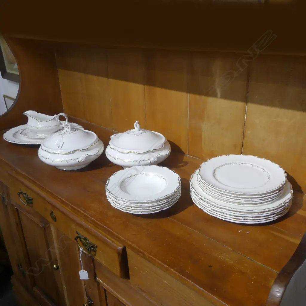 RD GILT EDGED WHITE CHINA DINNER SERVICE Image 1++