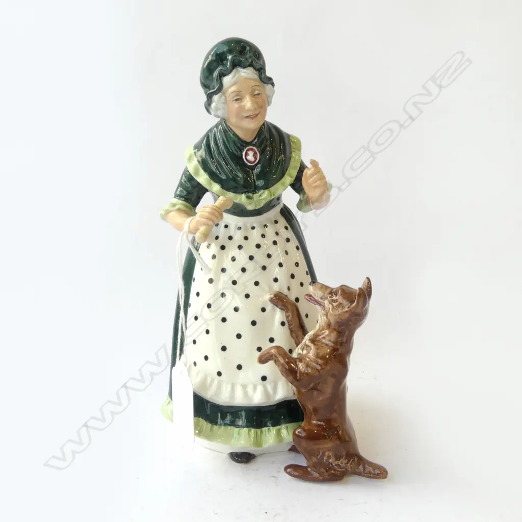 R/D FIGURINE OLD MOTHER HUBBARD H200MM Image 1++
