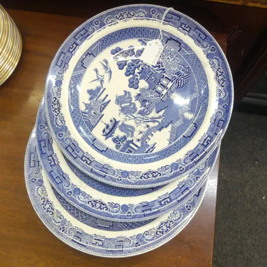 3 WEDGWOOD 'WILLOW' PATTERN PLATES Dia.250mm