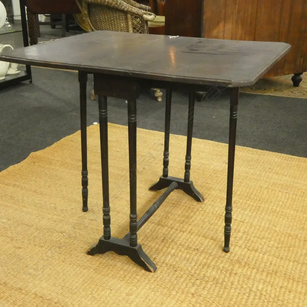 EDWARDIAN MAHOGANY DROP SIDE TABLE  Image 1++