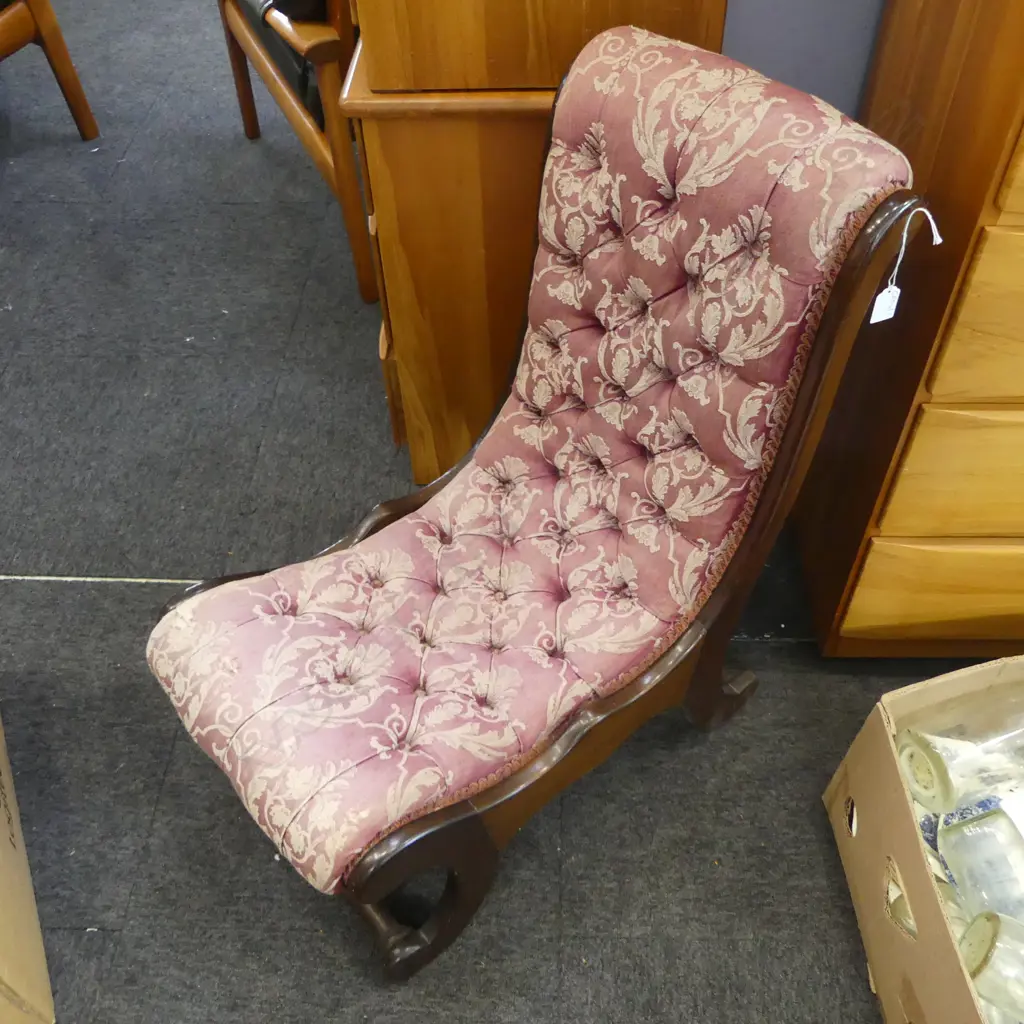 VICTORIAN STYLE NURSING CHAIR Image 1++