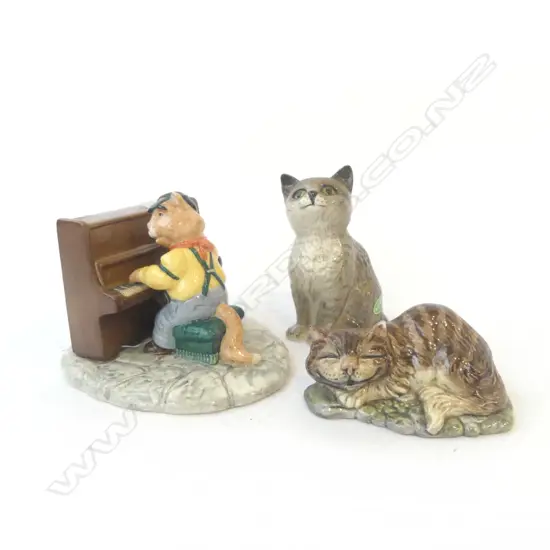 3 BESWICK CHINA CAT ORNS 100MM TALLEST