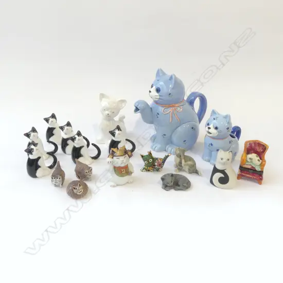 COLLECTION OF 18 CHINA & POTTERY CATS