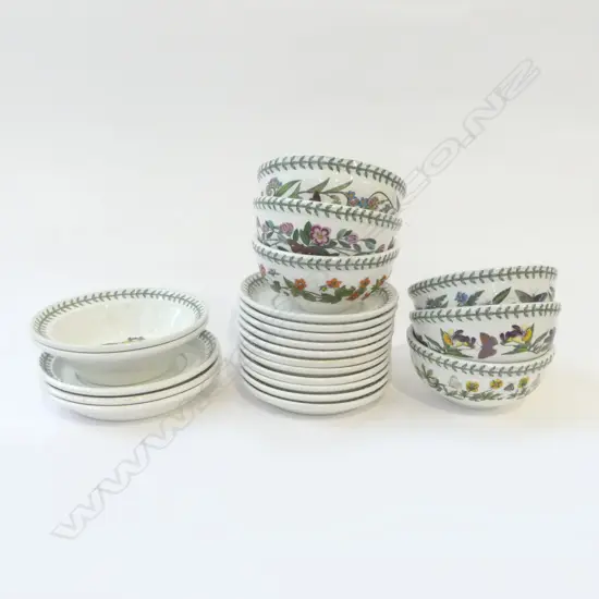 COLLECTION OF PORTMERION SOUP COUPES