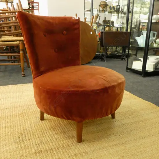 UPHOLSTERED NURSING CHAIR 