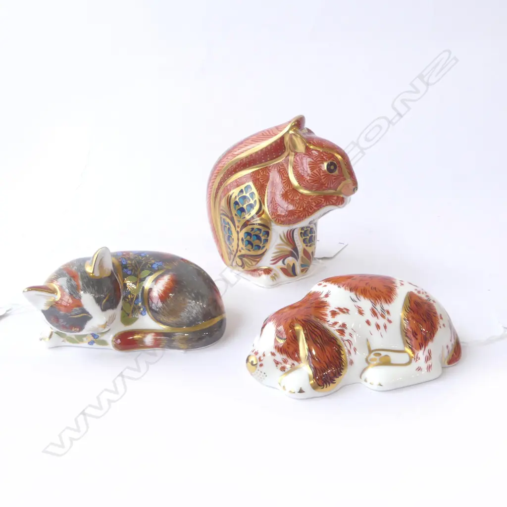 RCD  SQUIRREL H90MM DOG & CAT PAPERWEIGHTS Image 1++