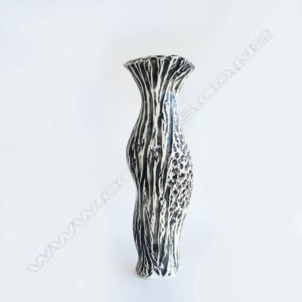 TALL POTTERY 'MOD' VASE STEPHEN BAXTER (AUS); 'ULTRA-MODE VASE by STEPHEN BAXTER' TO BASE H.610mm Image 1++