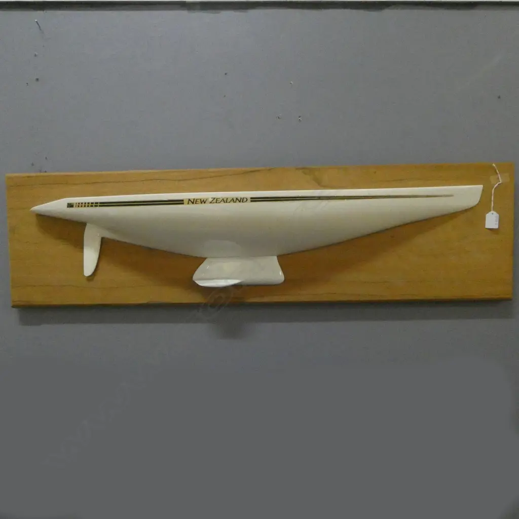 MOUNTED HALF MODEL AMERICA'S CUP YACHT L.1120mm Image 1++