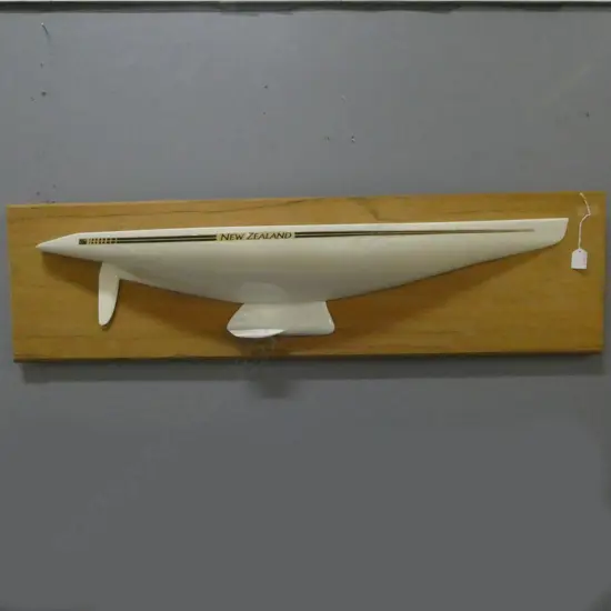 MOUNTED HALF MODEL AMERICA'S CUP YACHT L.1120mm