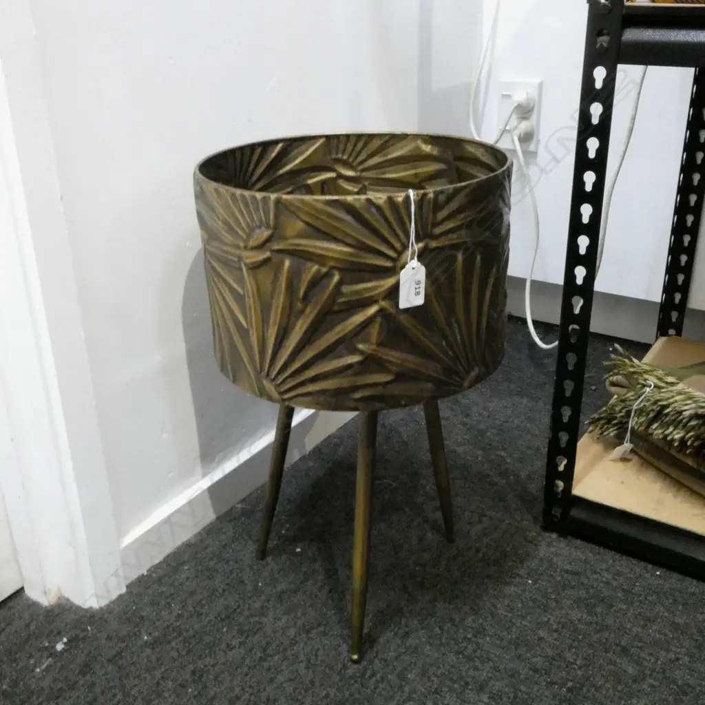 BURNISHED METAL PLAT STAND, H.460mm Image 1++