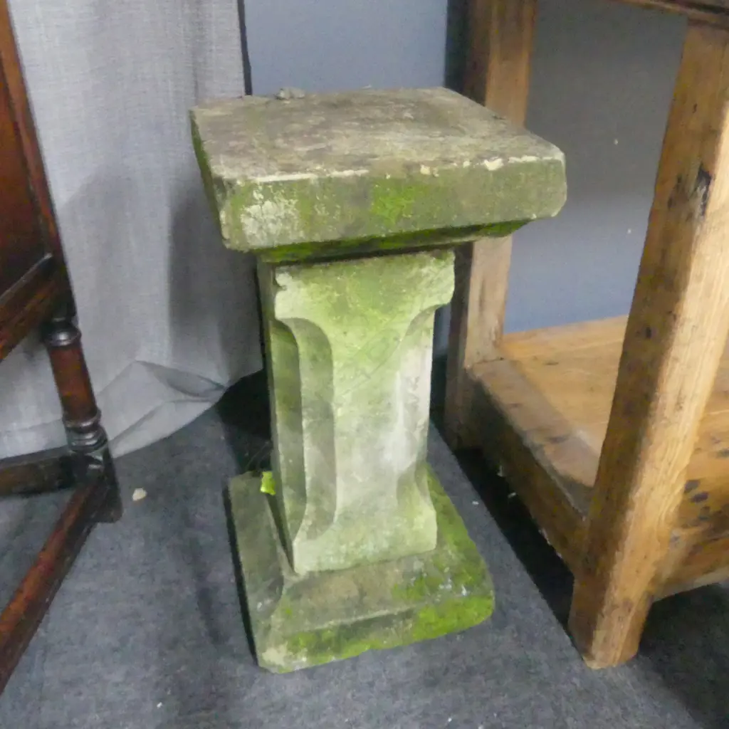 2 GARDEN PLINTHS 510MM HEIGHT Image 1++