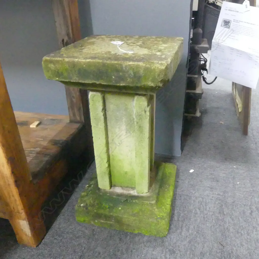 2 GARDEN PLINTHS 510MM HEIGHT Image 1++
