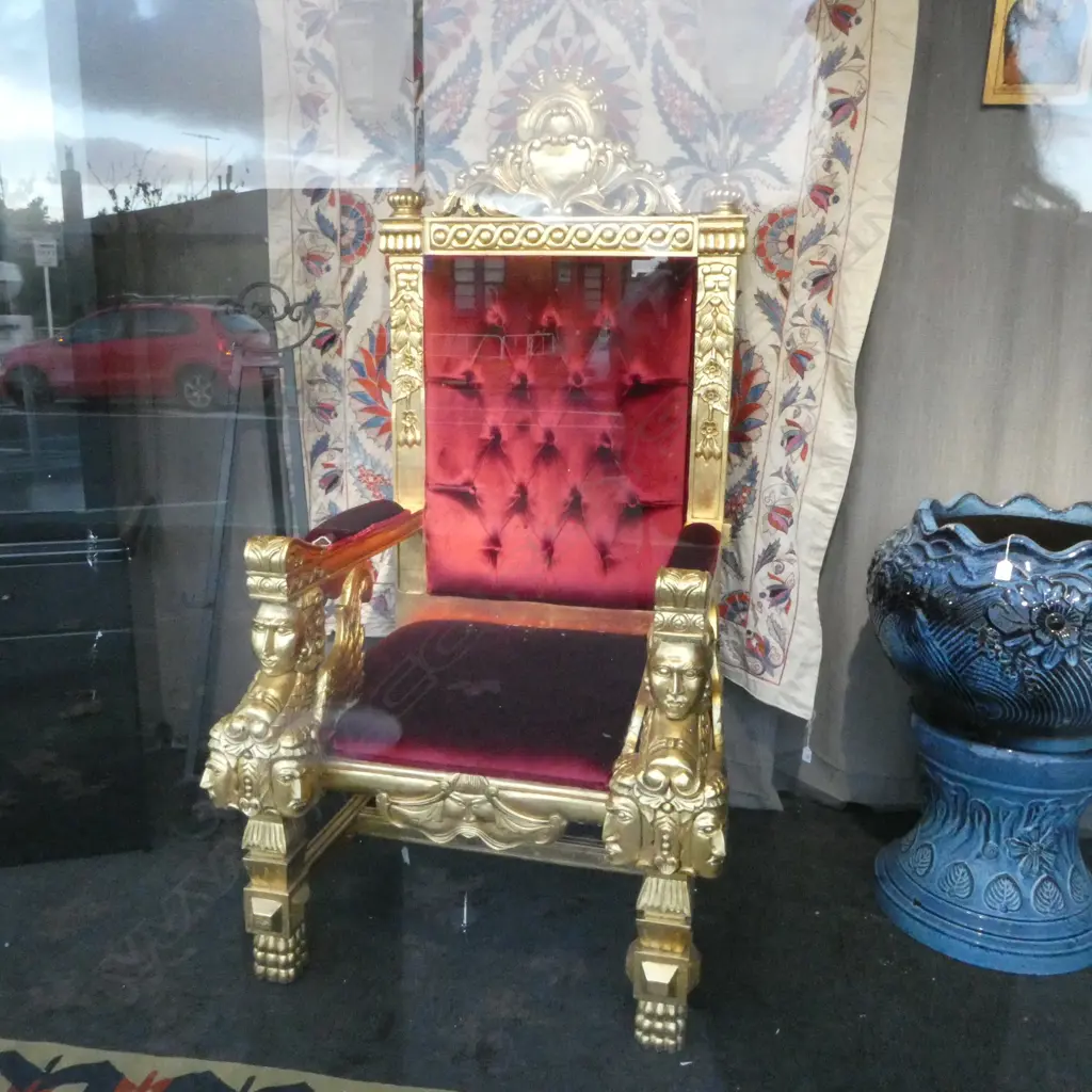 RED VELVET UPHOLSTERED & GILDED THRONE 900x780x1740mm Image 1++