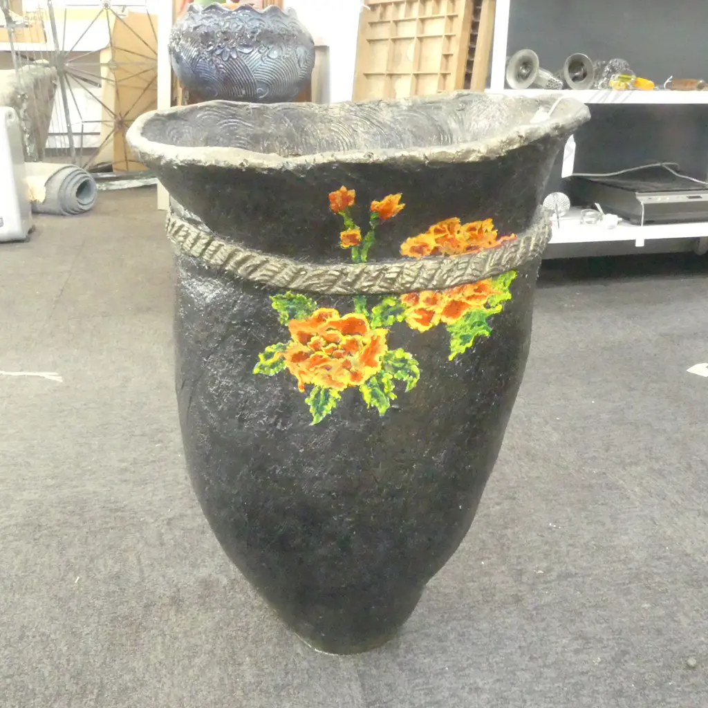 KEUM SUN LEE, LRG FLOOR POT, UNGLAZED, H. mm Image 1++
