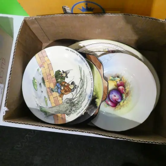 COLLECTION OF COLLECTORS PLATES RD TUNSTAL ETC