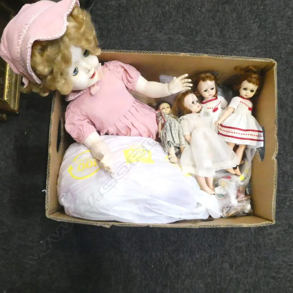5 VINTAGE DOLLS + DOLL CLOTHES & SHOES Image 1++