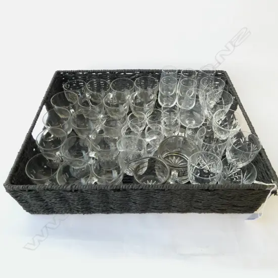 TRAY OF CUSTARD CUPS & SMALL CRYSTAL GLASSES ETC