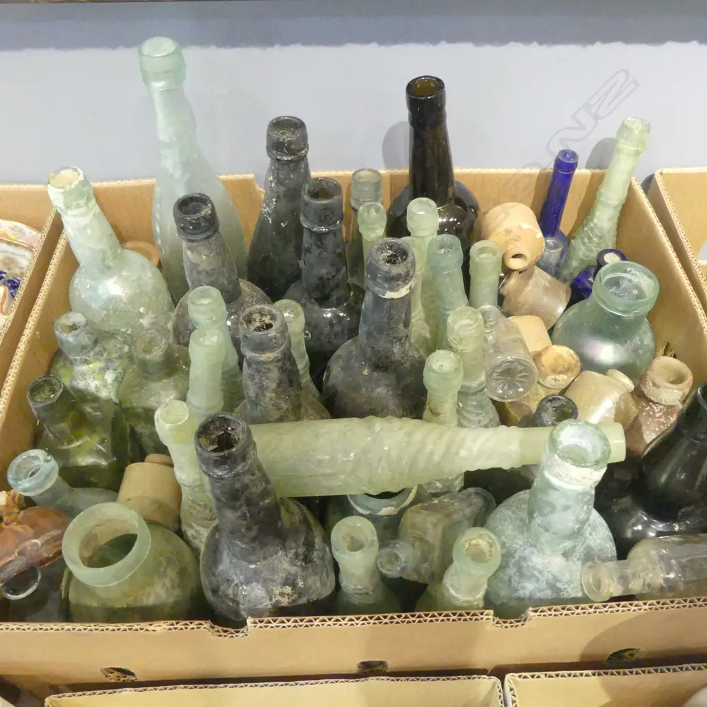 COLLECTION OF OVER 50 VINTAGE BOTTLES Image 1++