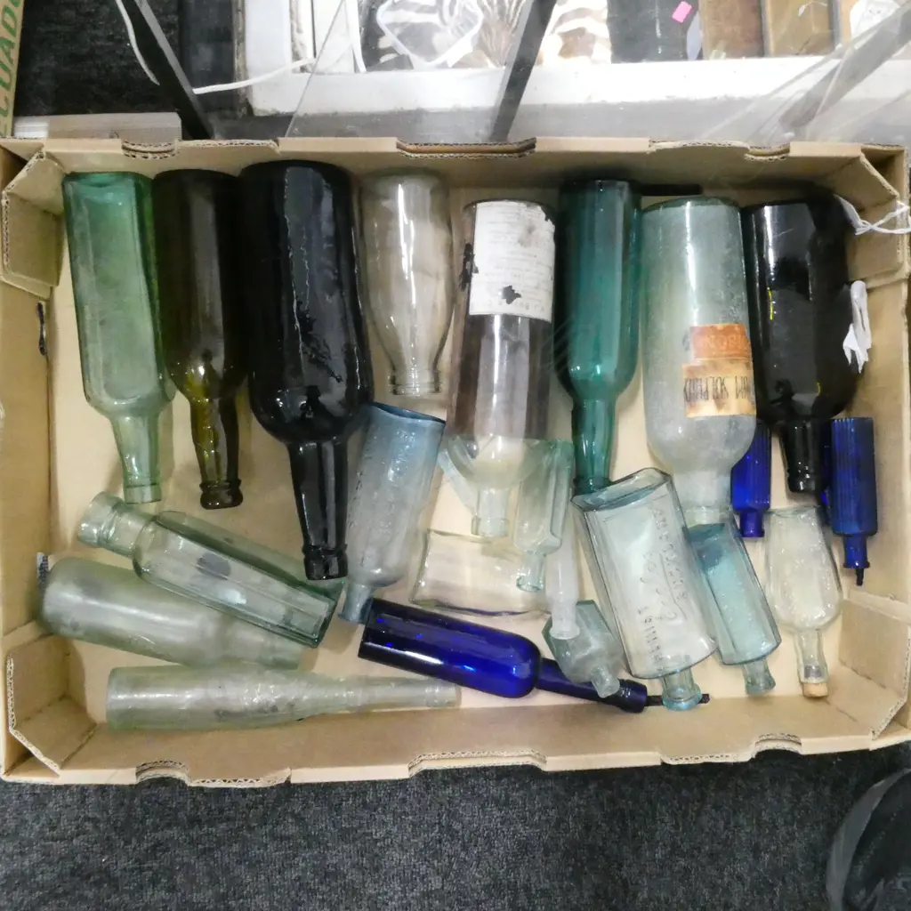  ASST. VINTAGE GLASS BOTTLES Image 1++