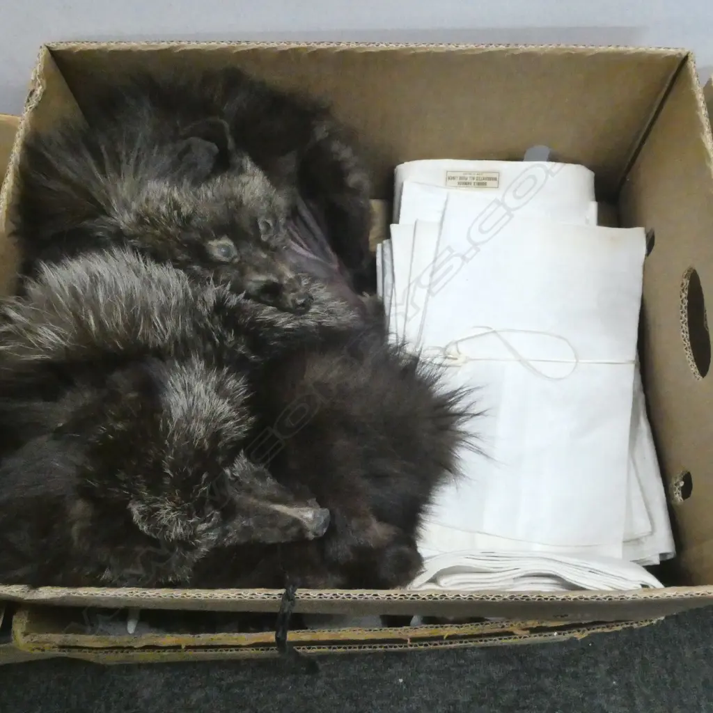 2 FUR STOLES + ASST. DOUBLE DAMASKE LINEN  Image 1++