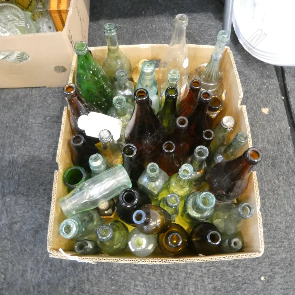 LARGE VINTAGE BOTTLE COLLECTION 40 PLUS BOTTLES Image 1++