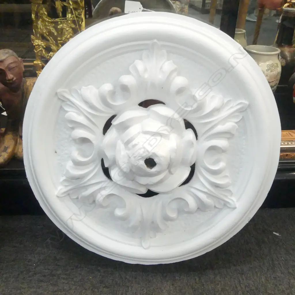 WHITE PAINTED CEILING CROWN Dia.565mm Image 1++