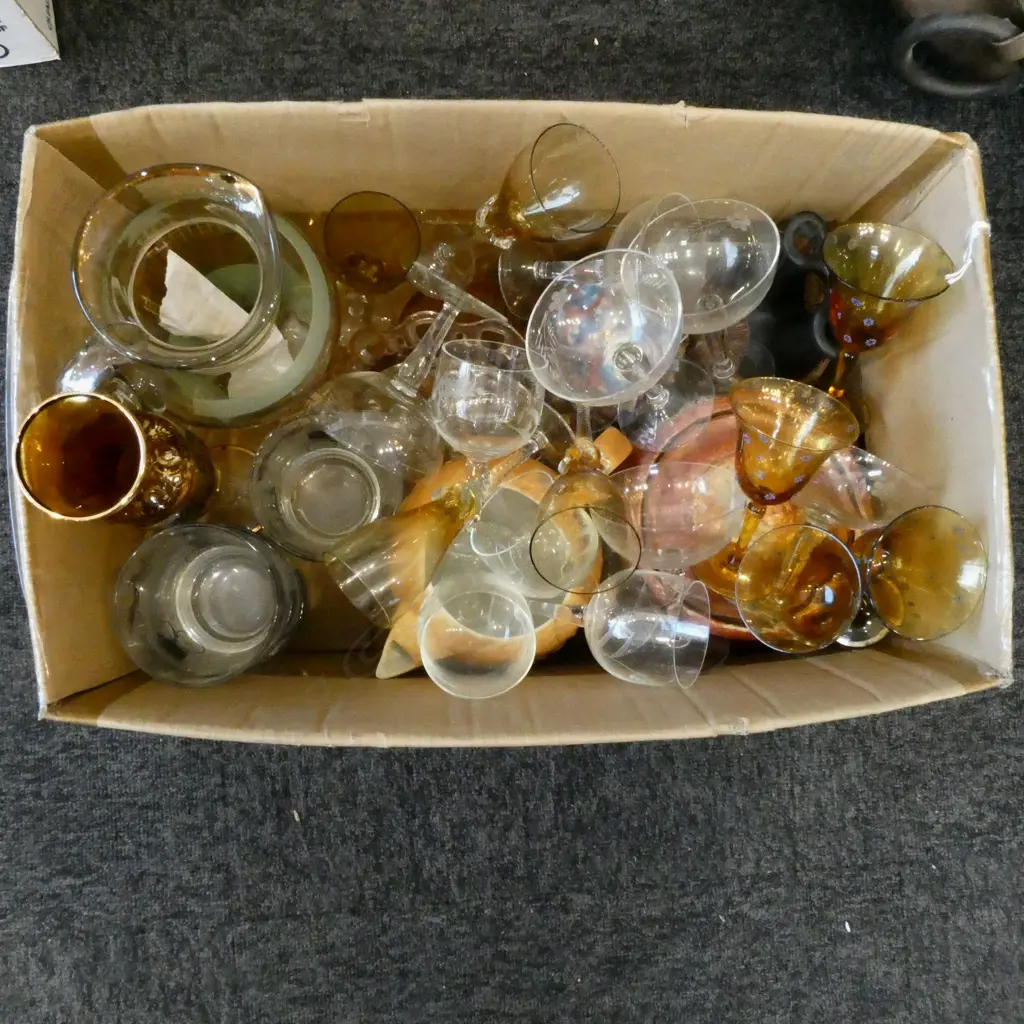 BOX OF GLASS & POTTERY PCS Image 1++