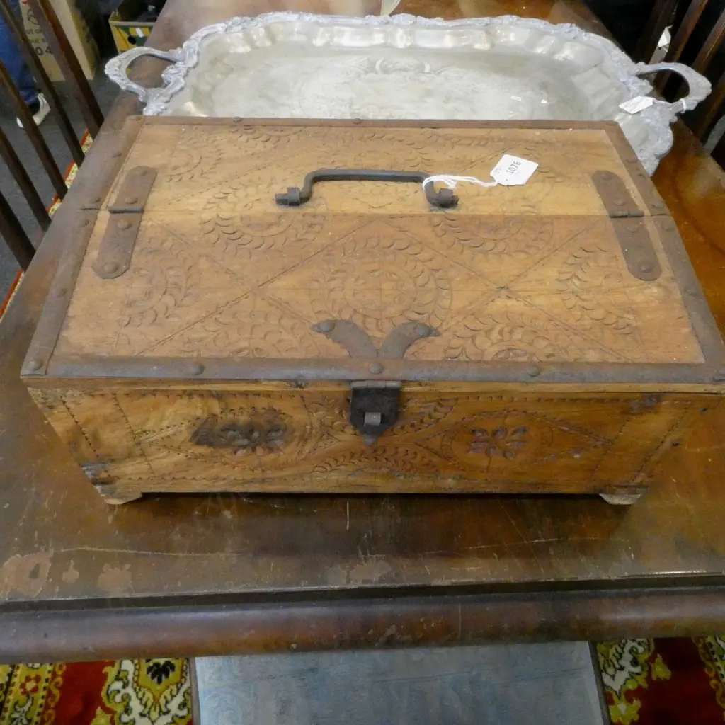 CHIP CARVED BOX 365x240x160mm Image 1++