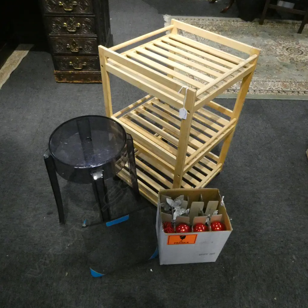WOODEN LINEN TROLLY PLASTIC STOOL & DECORATIONS Image 1++