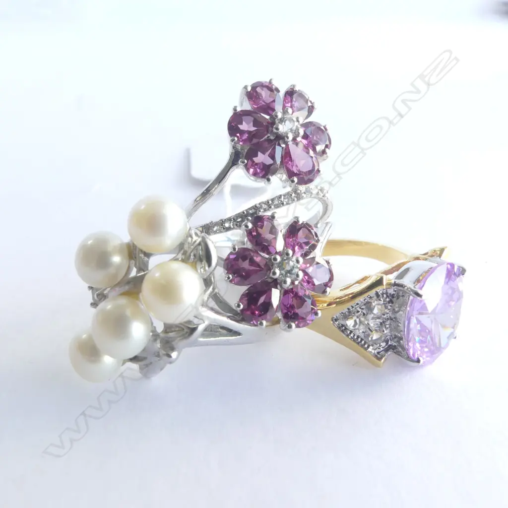 S/SILVER DOUBLE FLOWER DRESS RING  size N & 2 OTHER DRESS RINGS SIZE N/Q Image 1++
