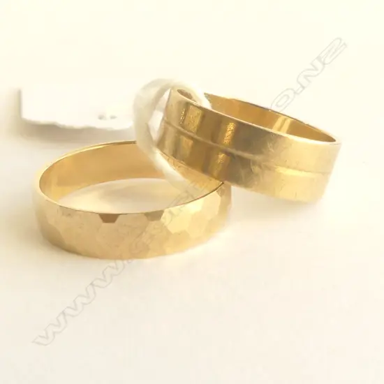 2x  9ct GOLD WEDDERS, 6.8gm SIZE T & R